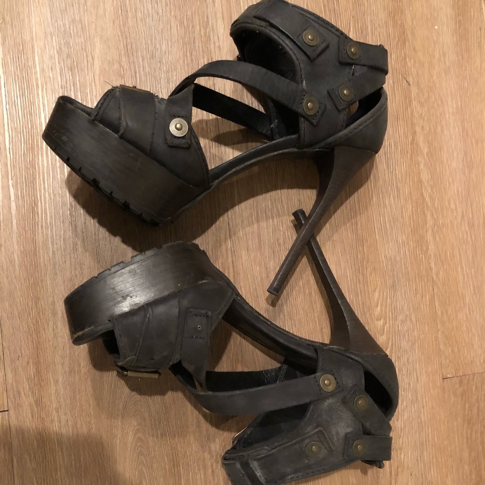 Burberry Aviator Pump heels
